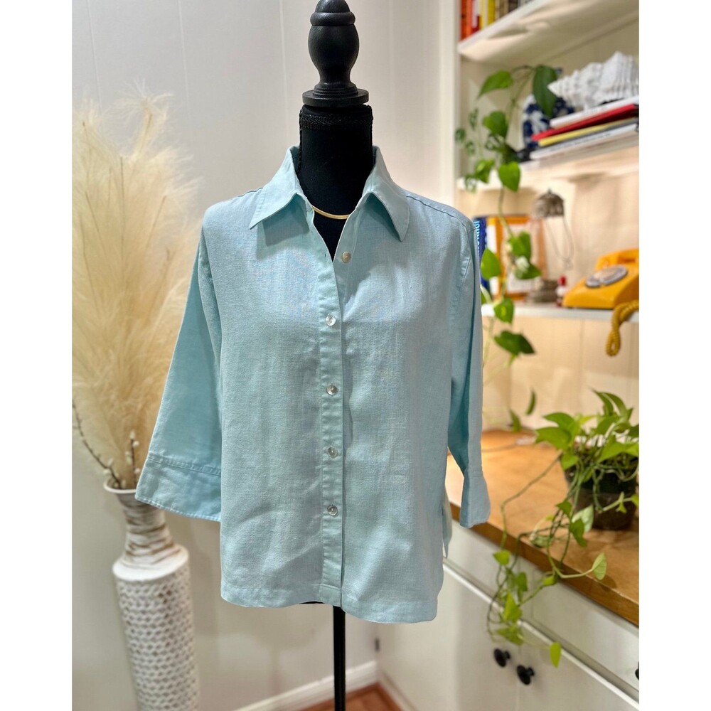 Classic 100% linen sky blue button down slit back Jillian Jones 3/4 sleeve L